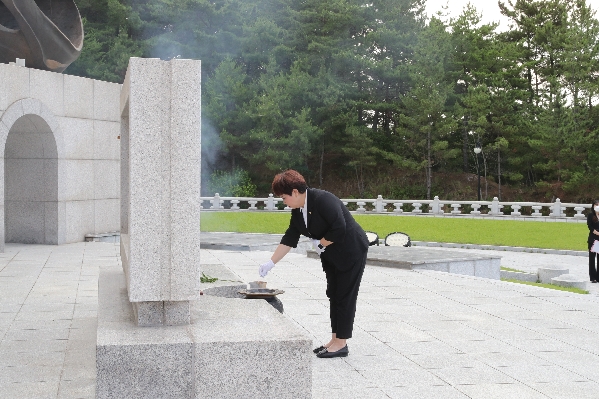 울산 제8대 남구의회 현충탑 참배 _3