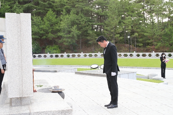 울산 제8대 남구의회 현충탑 참배 _6