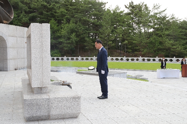 울산 제8대 남구의회 현충탑 참배 _8