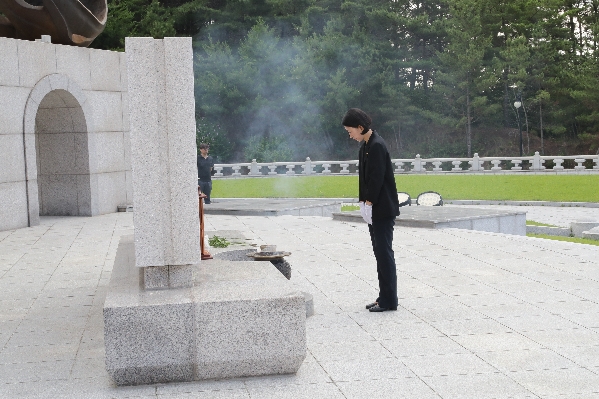 울산 제8대 남구의회 현충탑 참배 _11