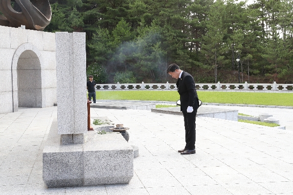 울산 제8대 남구의회 현충탑 참배 _13