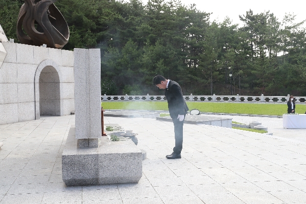 울산 제8대 남구의회 현충탑 참배 _16