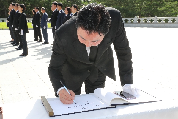 울산 제8대 남구의회 현충탑 참배 _20