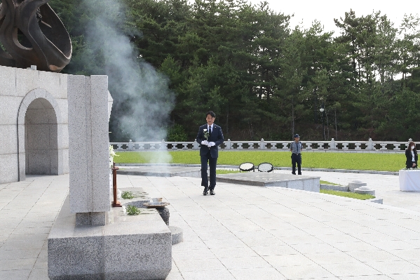울산 제8대 남구의회 현충탑 참배 _2