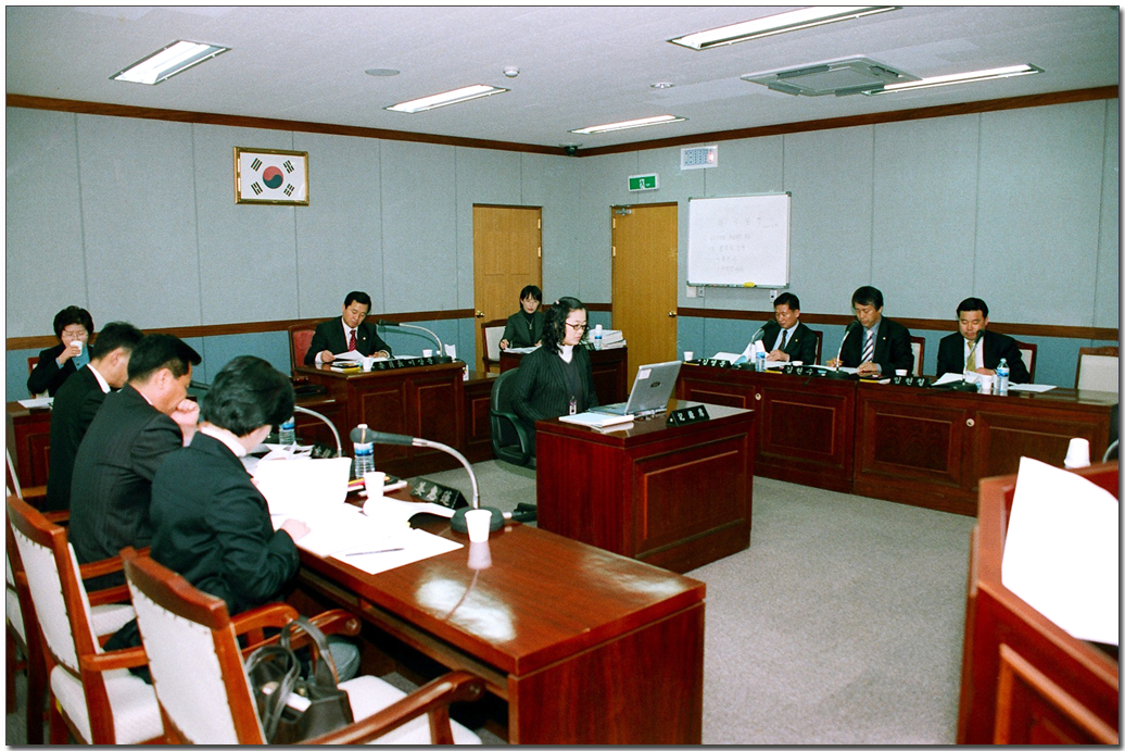 내무위원회 회의장면_0