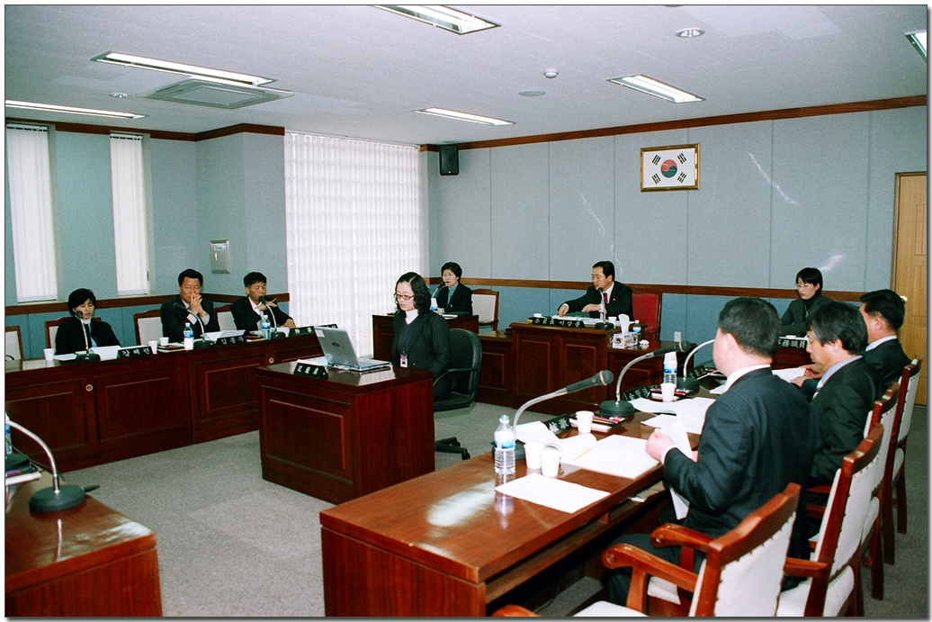 내무위원회 회의장면_1