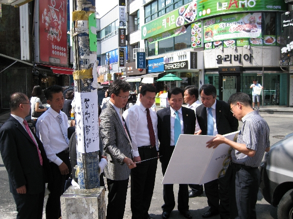 건설환경위원회 디자인 및 간판시범거리 방문_2