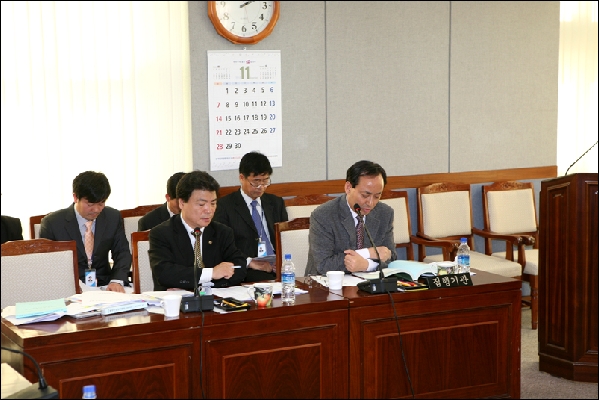 제144회 제2차 정례회 건설환경위원회 활동사항(2001년도 당초예산안 심사 등)_1