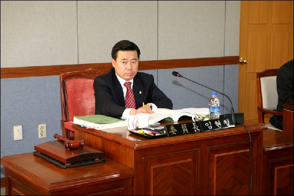 제144회 제2차 정례회 건설환경위원회 활동사항(2001년도 당초예산안 심사 등)_2