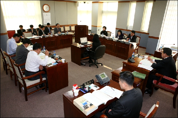 제144회 제2차 정례회 건설환경위원회 활동사항(2001년도 당초예산안 심사 등)_0