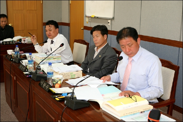 제144회 제2차 정례회 건설환경위원회 활동사항(2001년도 당초예산안 심사 등)_3