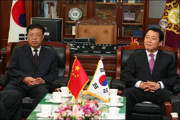 중국요양시 인대상무위, 남구의회 방문_5