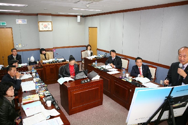 제156회 남구의회 임시회 제2차 행정자치위원회(회의장면)_0