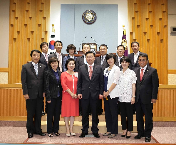 제5대 남구의회 후반기 의장단 구성 기념촬영_0