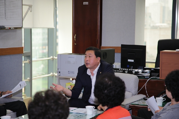 의회 운영위원장 '주택재개발정비사업' 관련 주민간담회 개최 _0