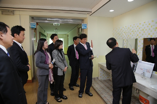 행정자치위원회 현장방문(문수양궁장,신복초등학교)_1