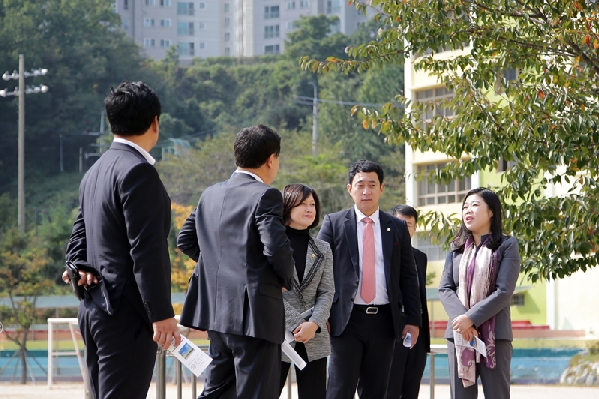 행정자치위원회 현장방문(문수양궁장,신복초등학교)_4