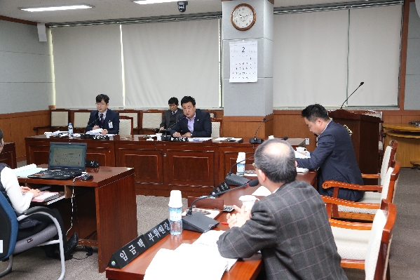 제215회 임시회 행정자치위원회_1