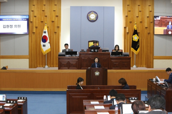 제215회 임시회 제2차 본회의_4