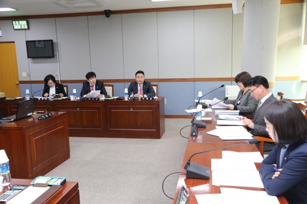 제216회 임시회 의회운영위원회_3