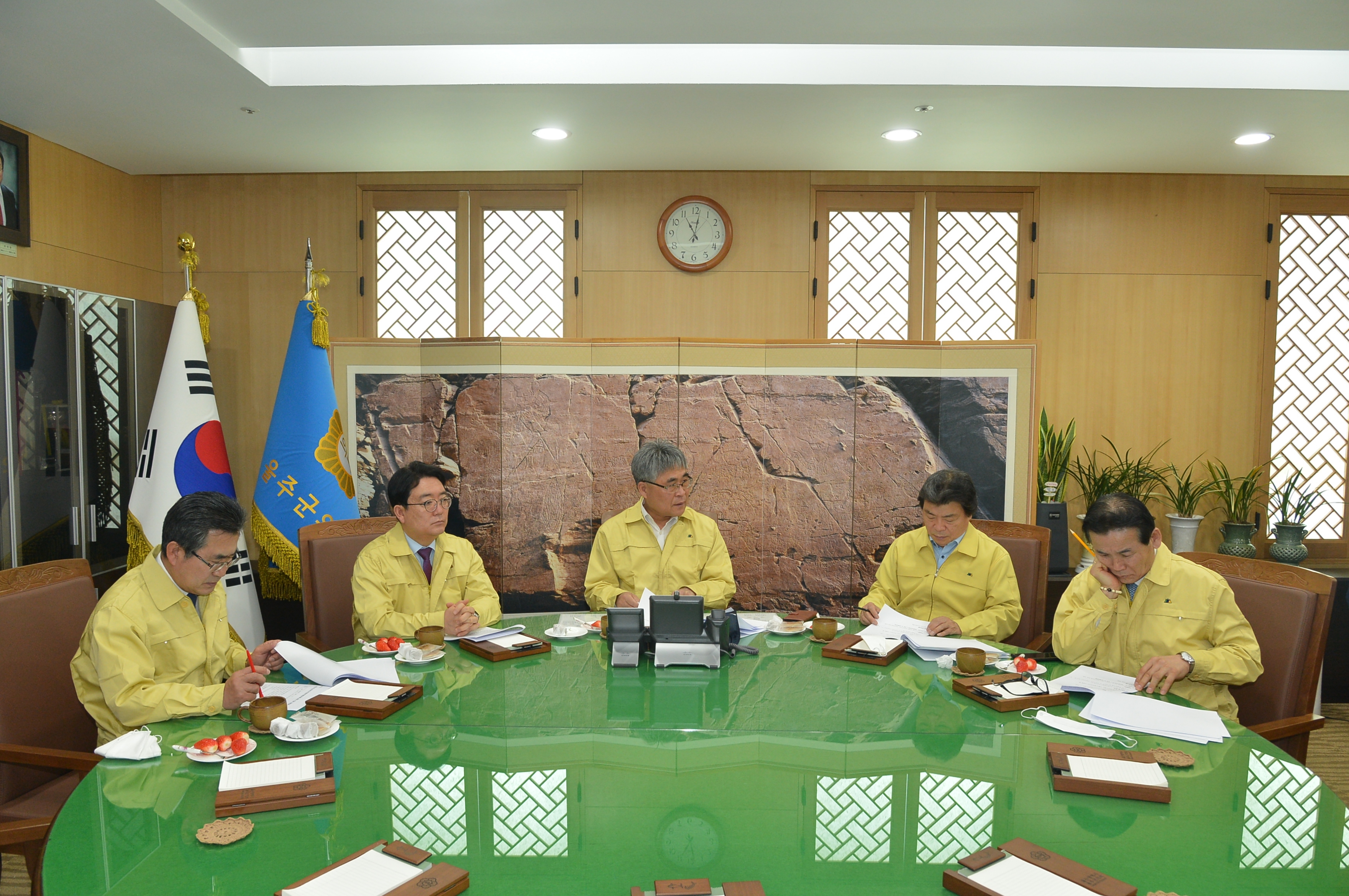 [보도자료] 울산구·군의회의장協, 코로나19 감염증 예방 위한 성금 전달 결정 