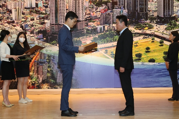 제8대 남구의회 의원 당선증 교부식_3