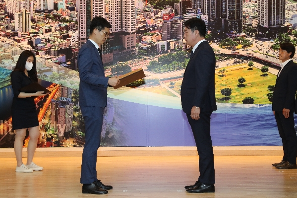 제8대 남구의회 의원 당선증 교부식_12