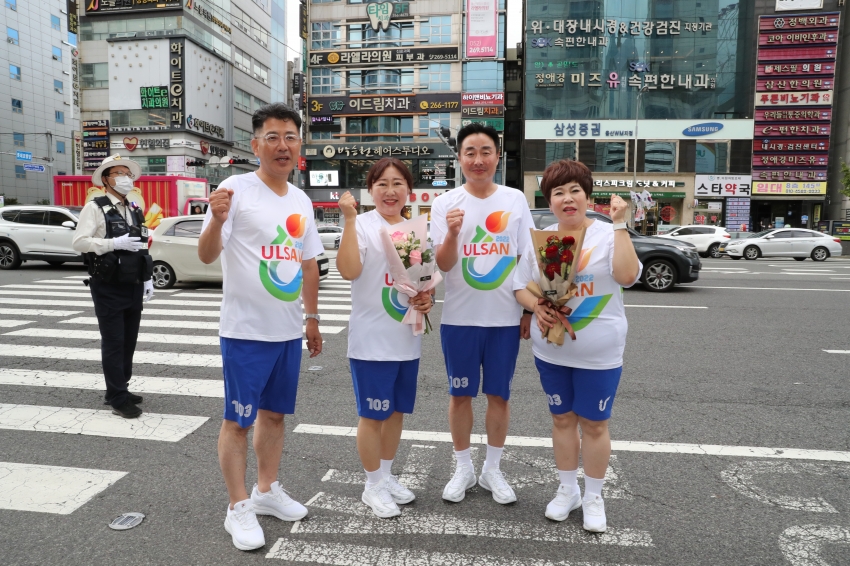 이정훈의장, 박인서부의장 성화 봉송_6