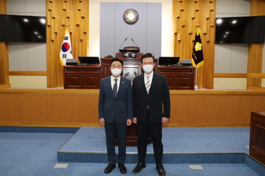 아바시리시 콘도 켄지 시의원 남구의회 내방_0