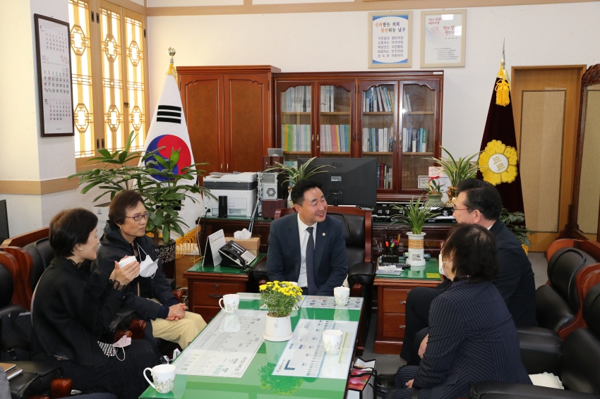 아바시리시 콘도 켄지 시의원 남구의회 내방_2