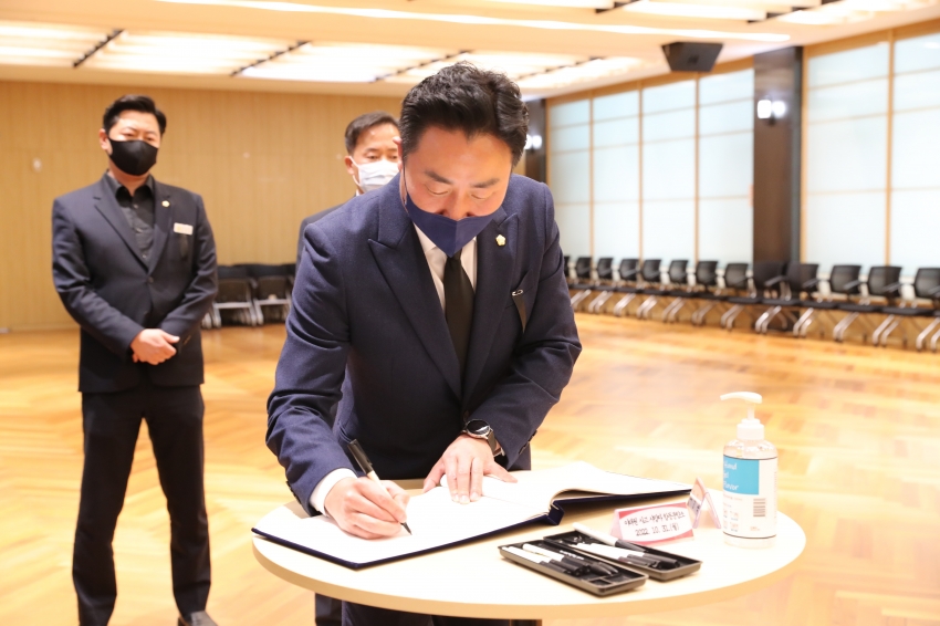 이태원 사고 사망자 합동분향소 조문_3