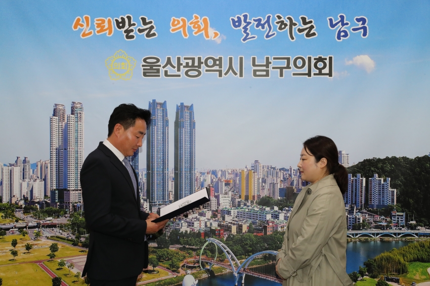 신규 임기제공무원(정책지원관, 의회홍보) 임용장 교부_1