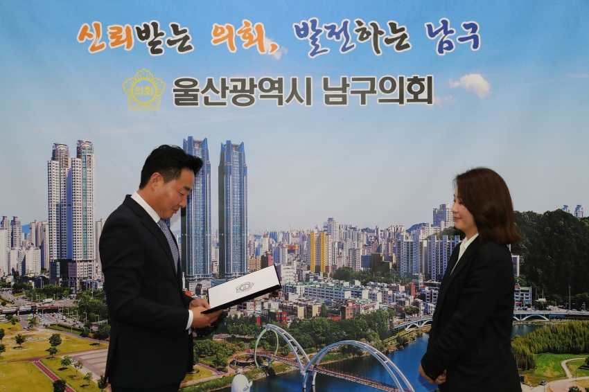 신규 임기제공무원(정책지원관, 의회홍보) 임용장 교부_3