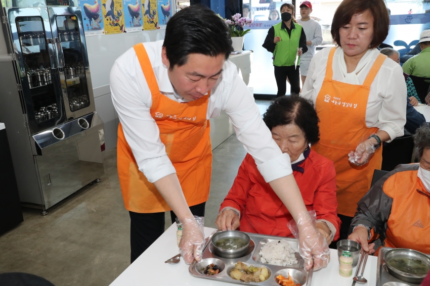 제251회 임시회 행정자치, 복지건설위원회 현장방문 [나눔과 섬김의 집 경로식당]_5
