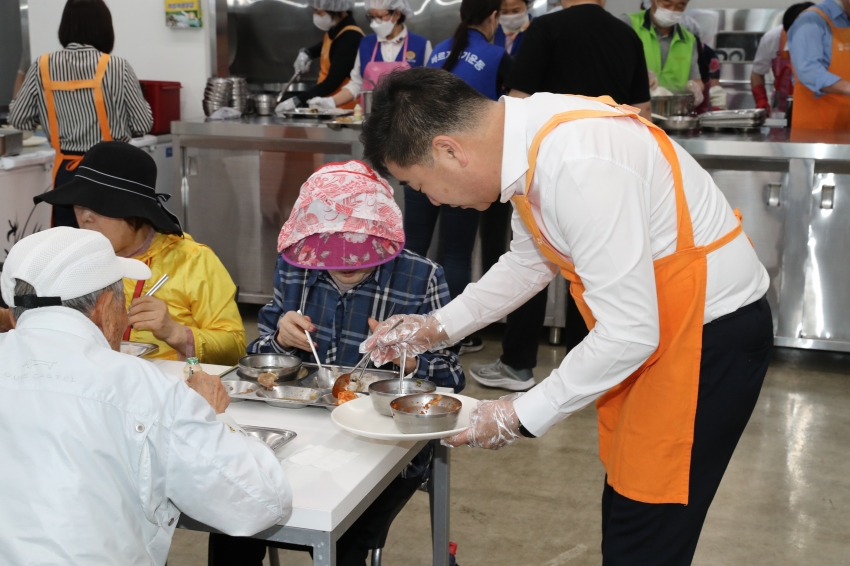 제251회 임시회 행정자치, 복지건설위원회 현장방문 [나눔과 섬김의 집 경로식당]_9