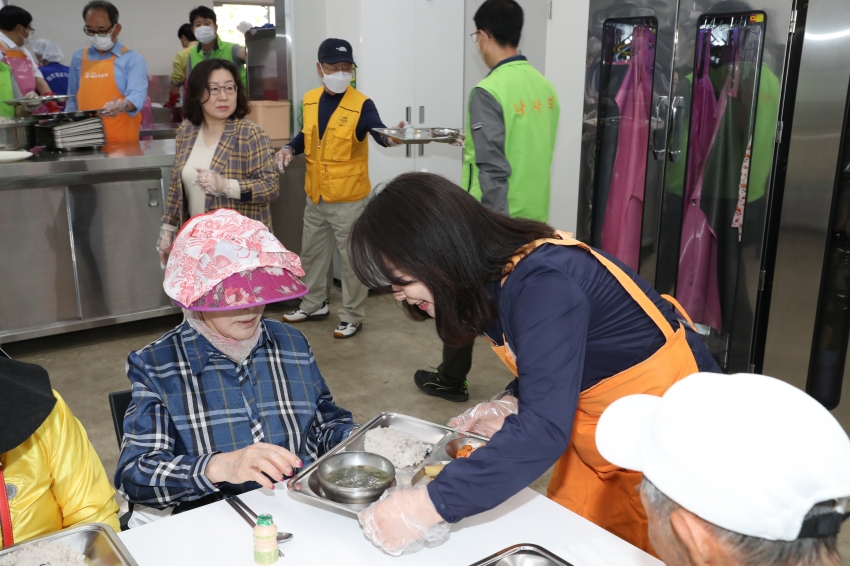제251회 임시회 행정자치, 복지건설위원회 현장방문 [나눔과 섬김의 집 경로식당]_14