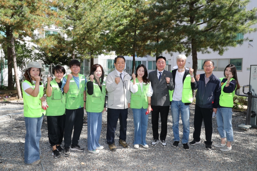 신정1동 꽃 향기 가득한 정원마을 가꾸기_3