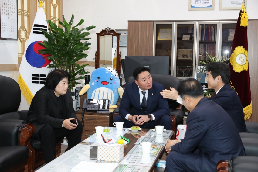 문철홍 중소기업 중앙청 본부장, 중구의회의장 내방_4