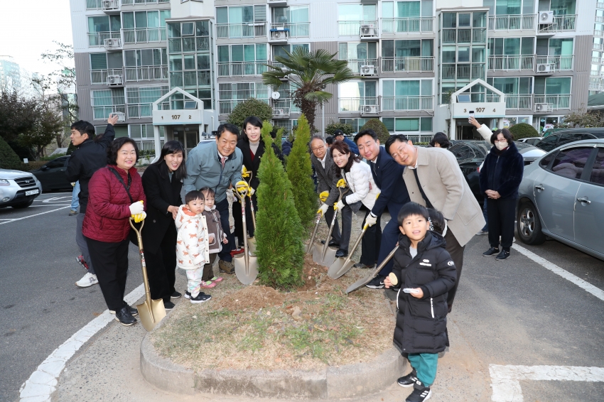 한집 한그루 나무 심기 캠페인(옥현주공 1단지)_5