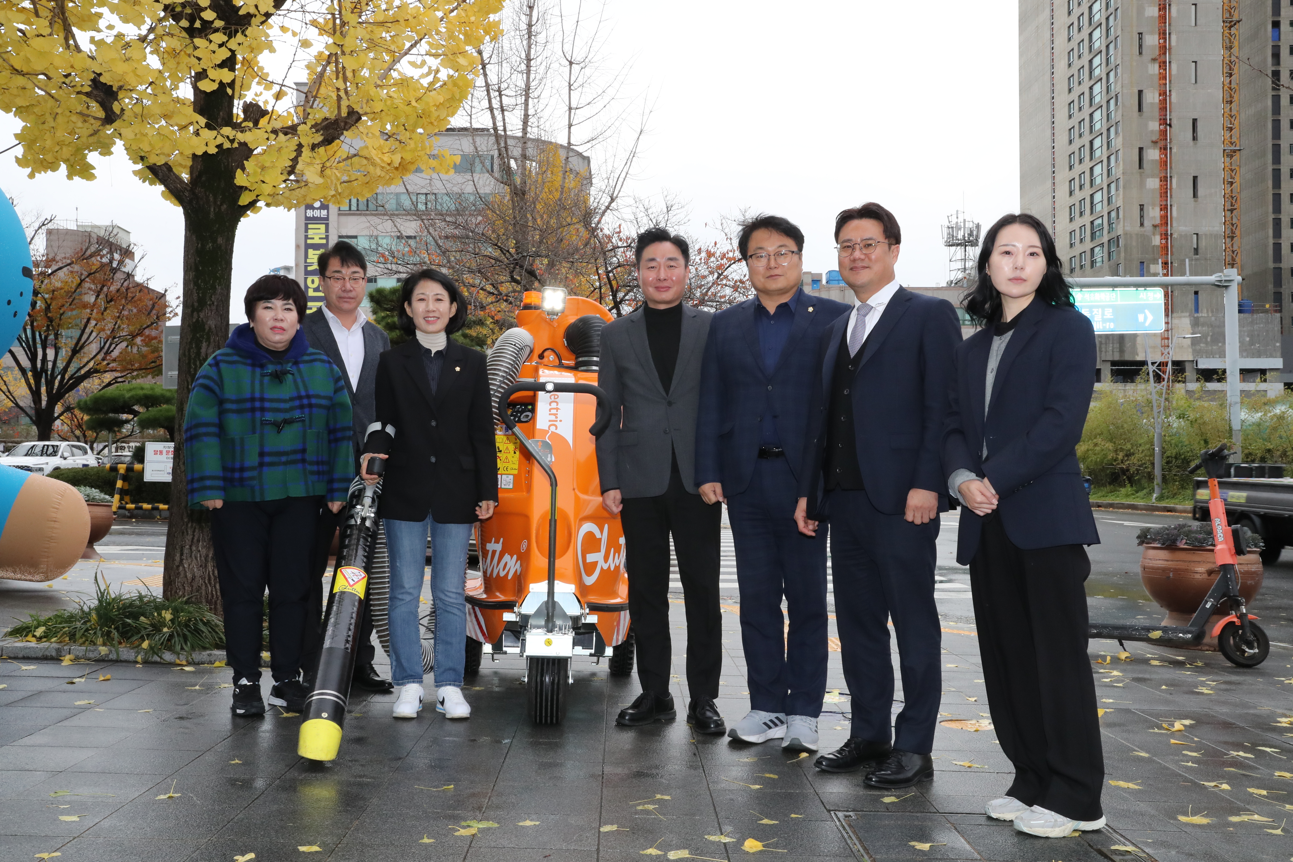 복지건설위원회, 행정사무감사 중 친환경 진공 노면 청소기 현장확인