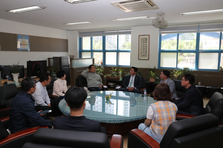 동백초등학교 나무식재 행사_7