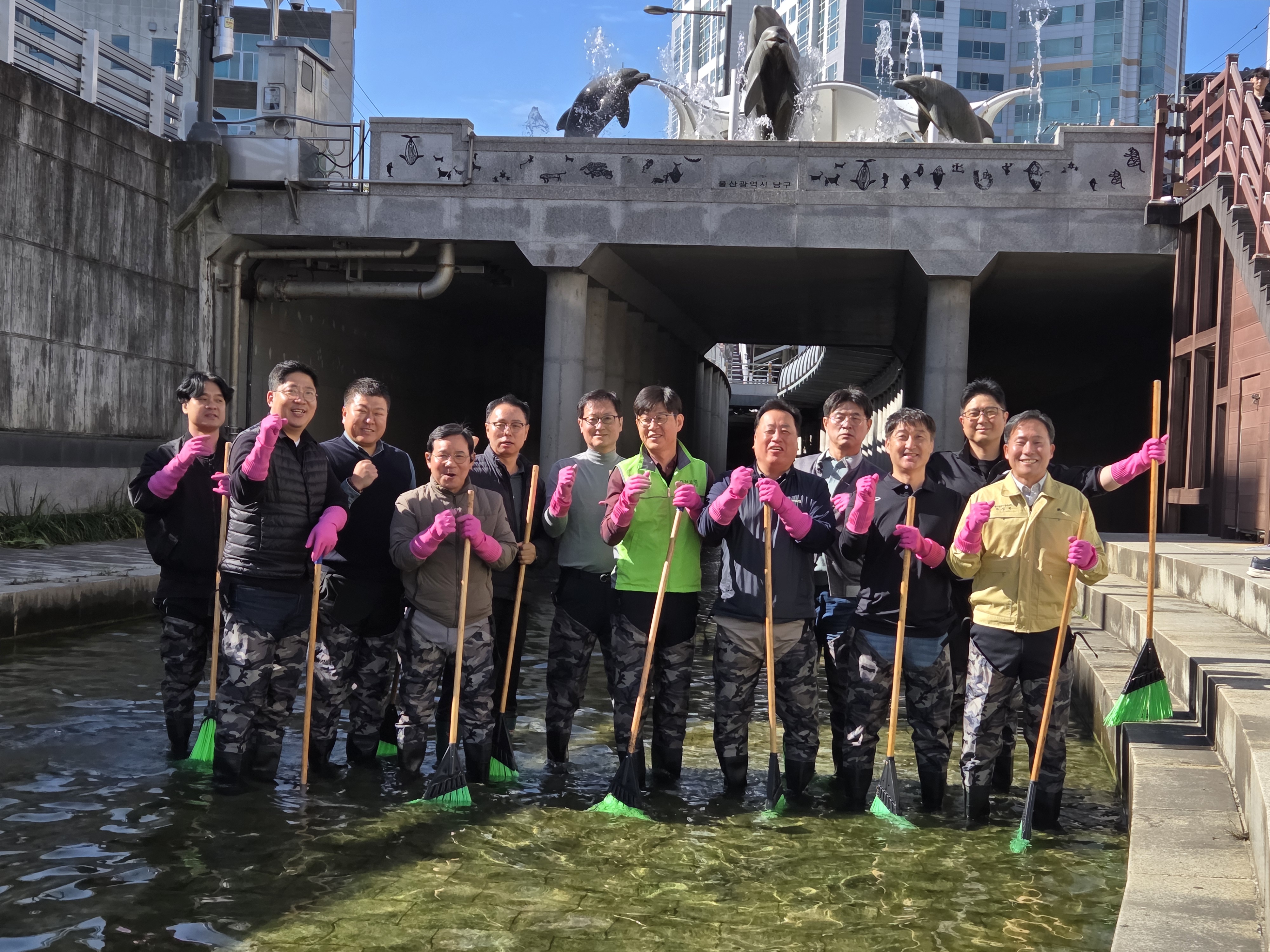 이지현 남구의원, 청사포 회원들과 여천천 환경정화 활동 전개