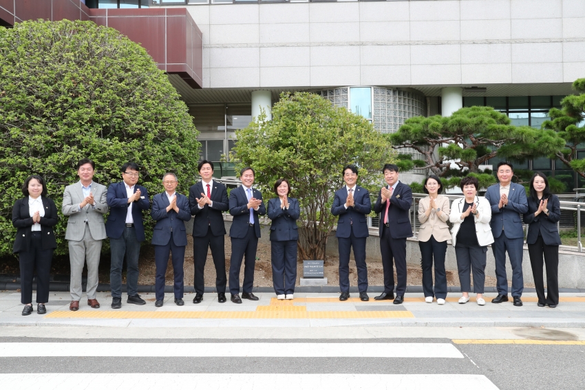 남구청 개청 40주년 기념식수 시삽 및 제막 행사_3