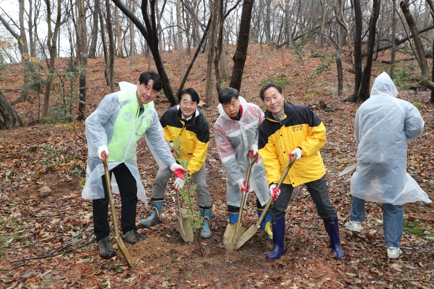 제81회 식목일 기념 나무심기_3