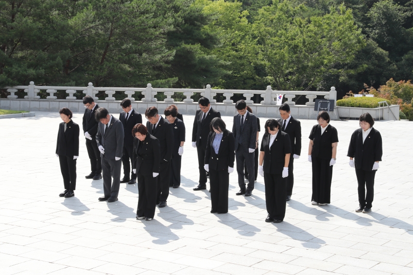 제9대 현충탑 참배_8