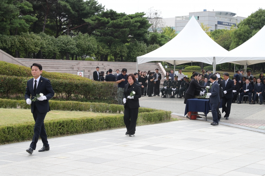 제81주년 광복절 기념 울산항일독립운동 기념탑 참배_2