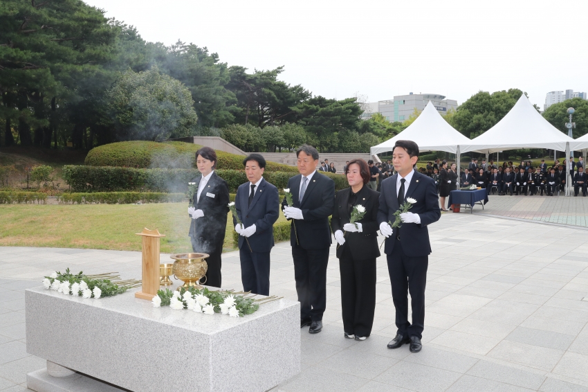 제81주년 광복절 기념 울산항일독립운동 기념탑 참배_3