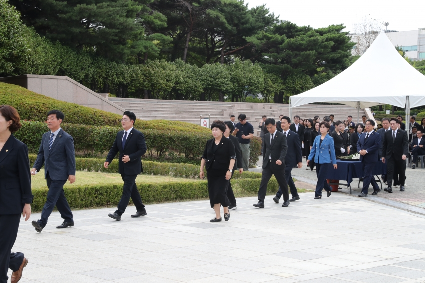제81주년 광복절 기념 울산항일독립운동 기념탑 참배_6
