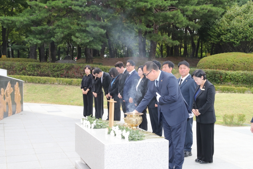 제81주년 광복절 기념 울산항일독립운동 기념탑 참배_8
