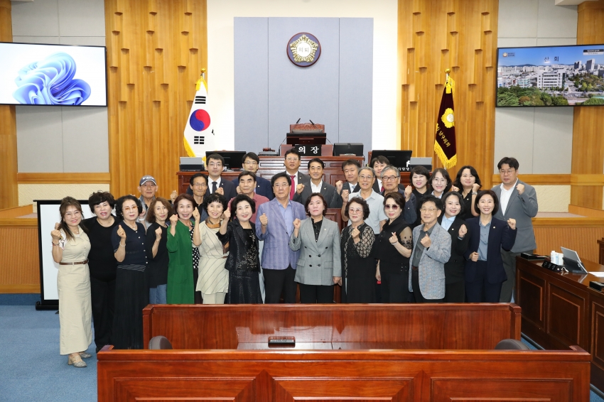 의회를 사랑하는 사람들 울산남구지회, 옥동시니어댄스 동아리팀 본회의 방청 및 기념촬영_1